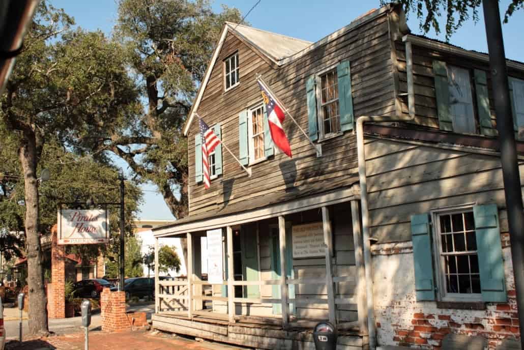 savannah haunted pub walking tour